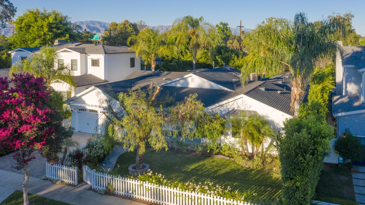 STUNNING STUDIO CITY ESTATE POOL HOME