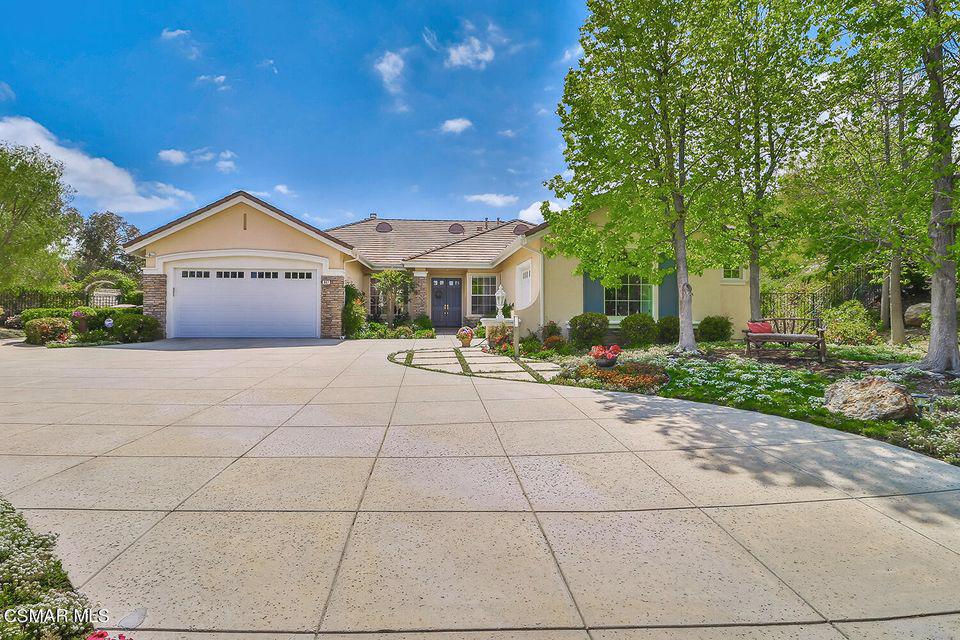 HUGE PRIVATE LOT WITH FANTASTIC VIEWS
