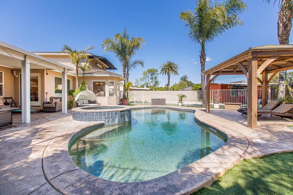 BEAUTIFULLY UPDATED SHERWOOD FOREST POOL HOME California Luxury Homes Mansions For Sale