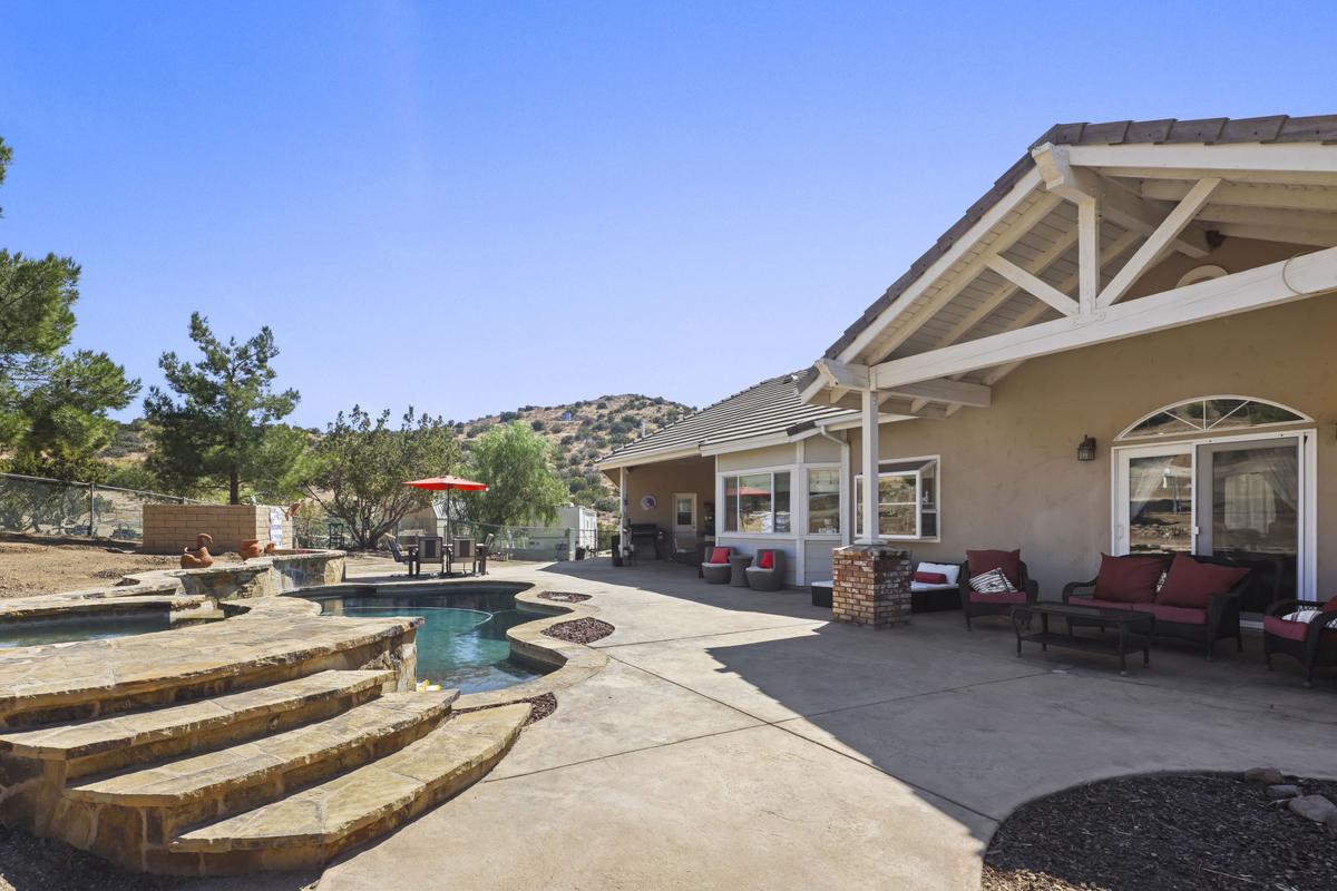 RANCH STYLE AGUA DULCE HOME California Luxury Homes Mansions For Sale Luxury Portfolio