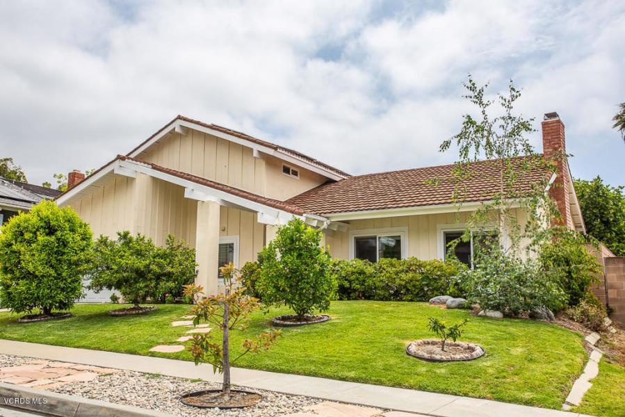 THREE MASTER SUITES AND A HUGE POOL!