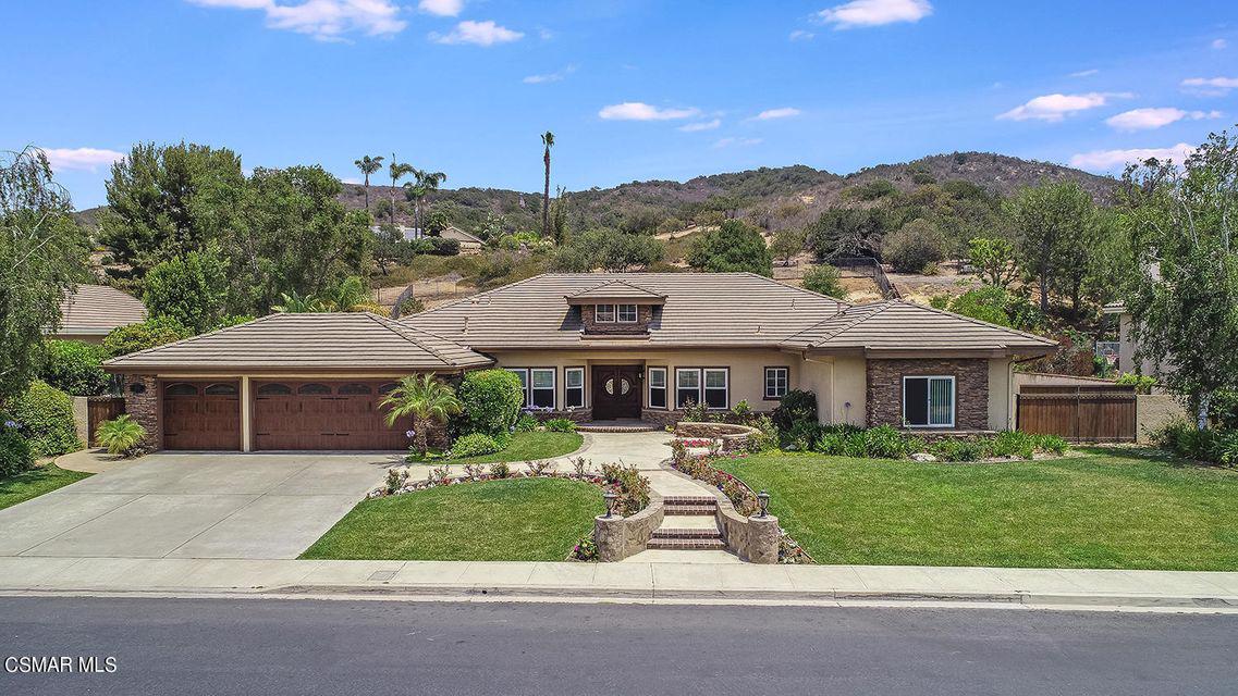 BRIGHT AND OPEN SINGLE STORY IN LYNNMERE COMMUNITY