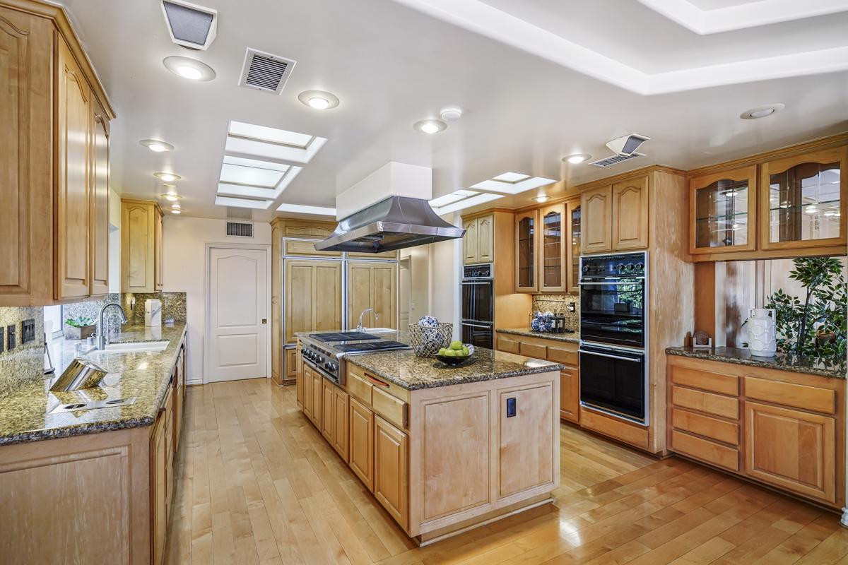 EXQUISITE GATED CHATSWORTH ESTATE California Luxury Homes Mansions