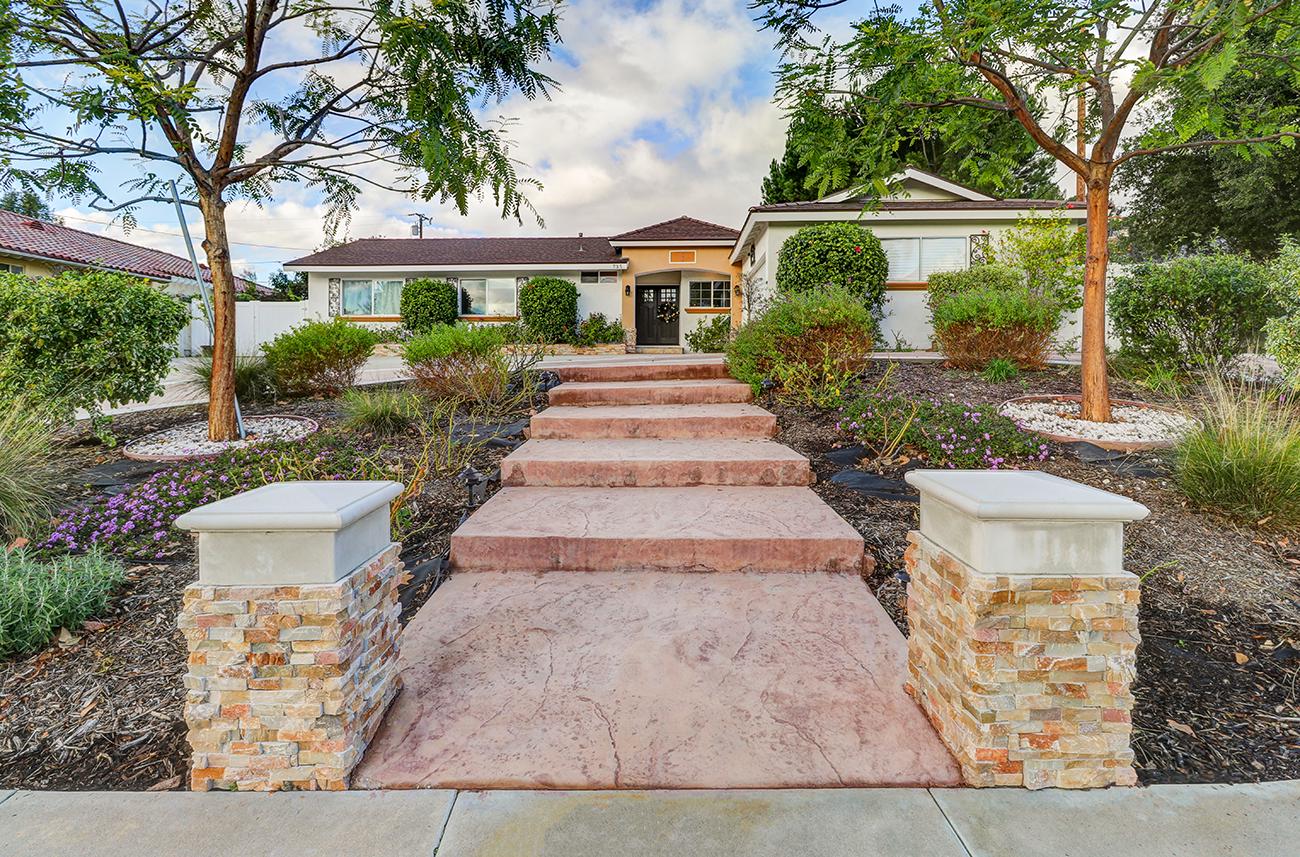 GORGEOUS SINGLE STORY LYNN RANCH ESTATE