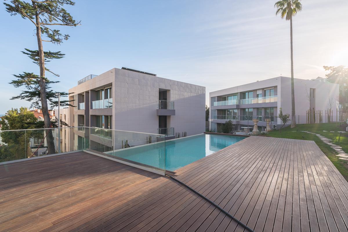 EXCLUSIVE MODERN CONDOMINIUM IN MONTE ESTORIL