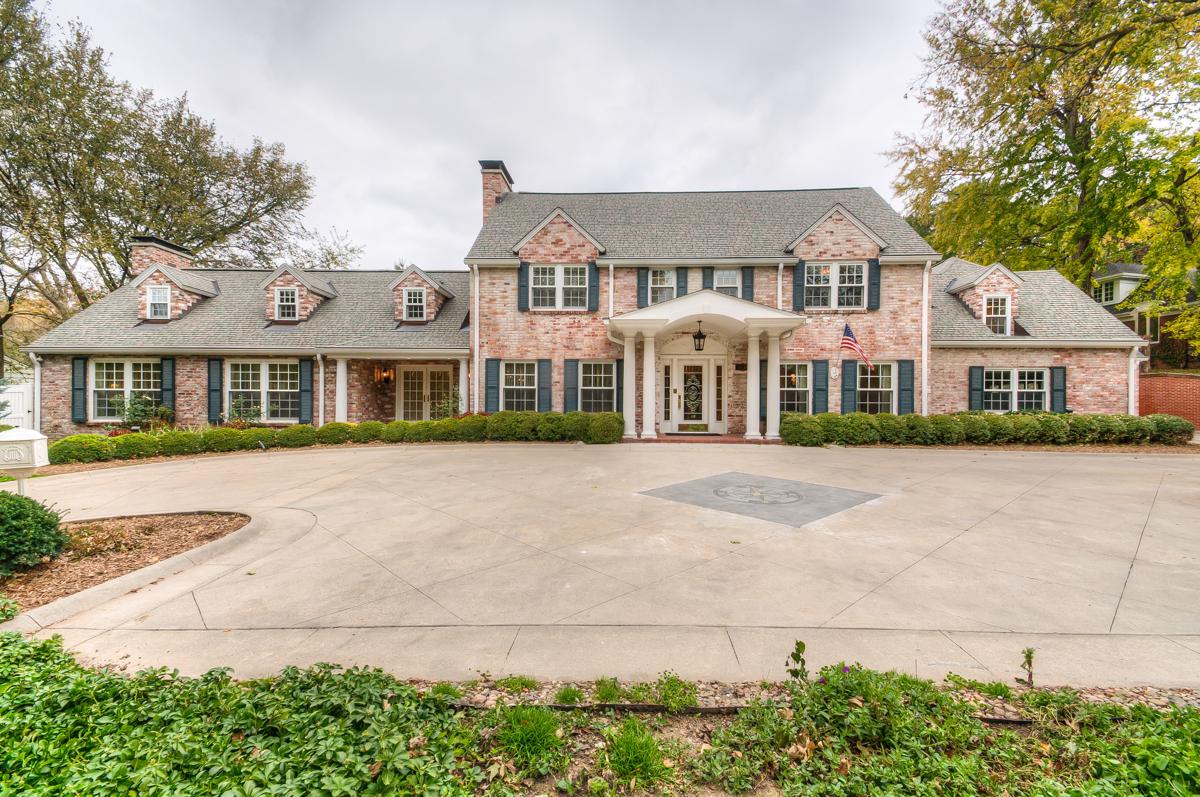 Omaha Luxury Homes and Omaha Luxury Real Estate Property Search