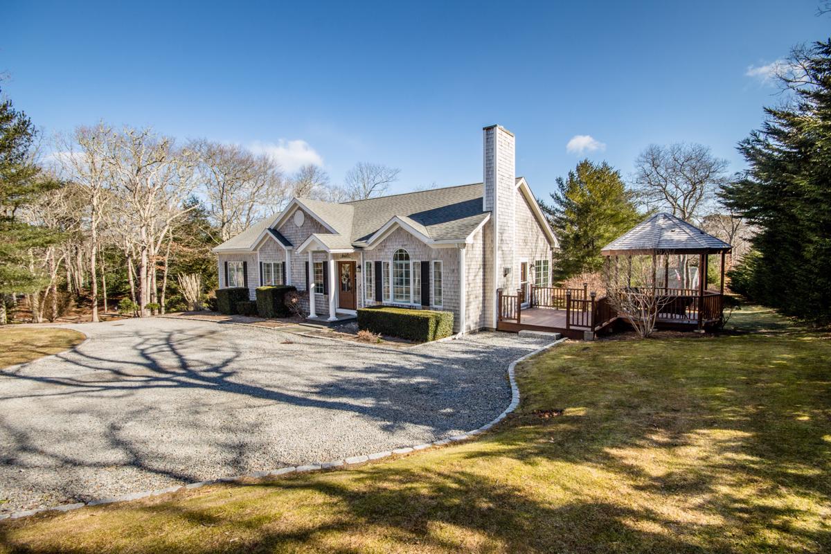 TOWN AND COUNTRY LIVING