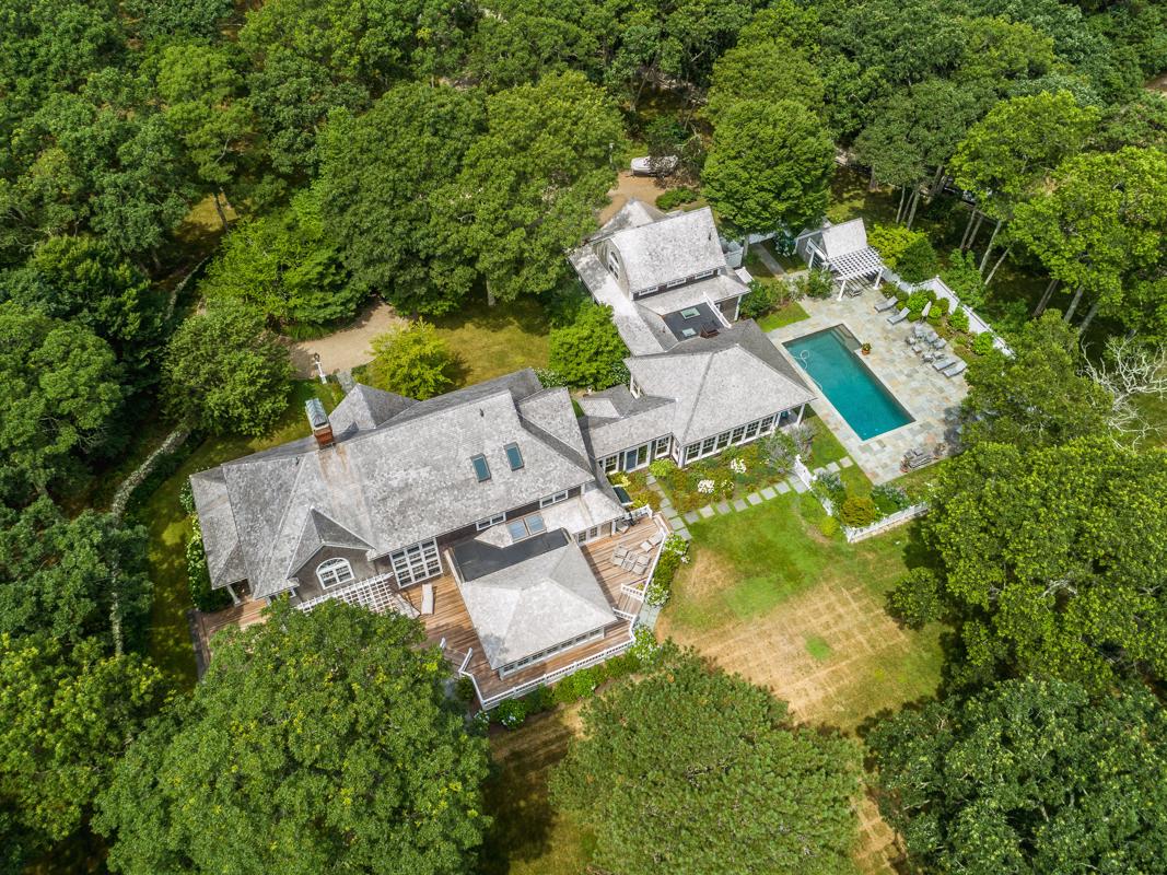 SPACIOUS VINEYARD HAVEN HOME Massachusetts Luxury Homes Mansions