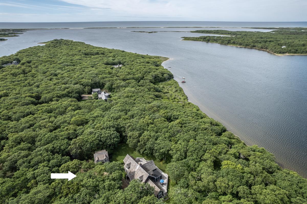 STATELY TRADITIONAL WATERFRONT HOME
