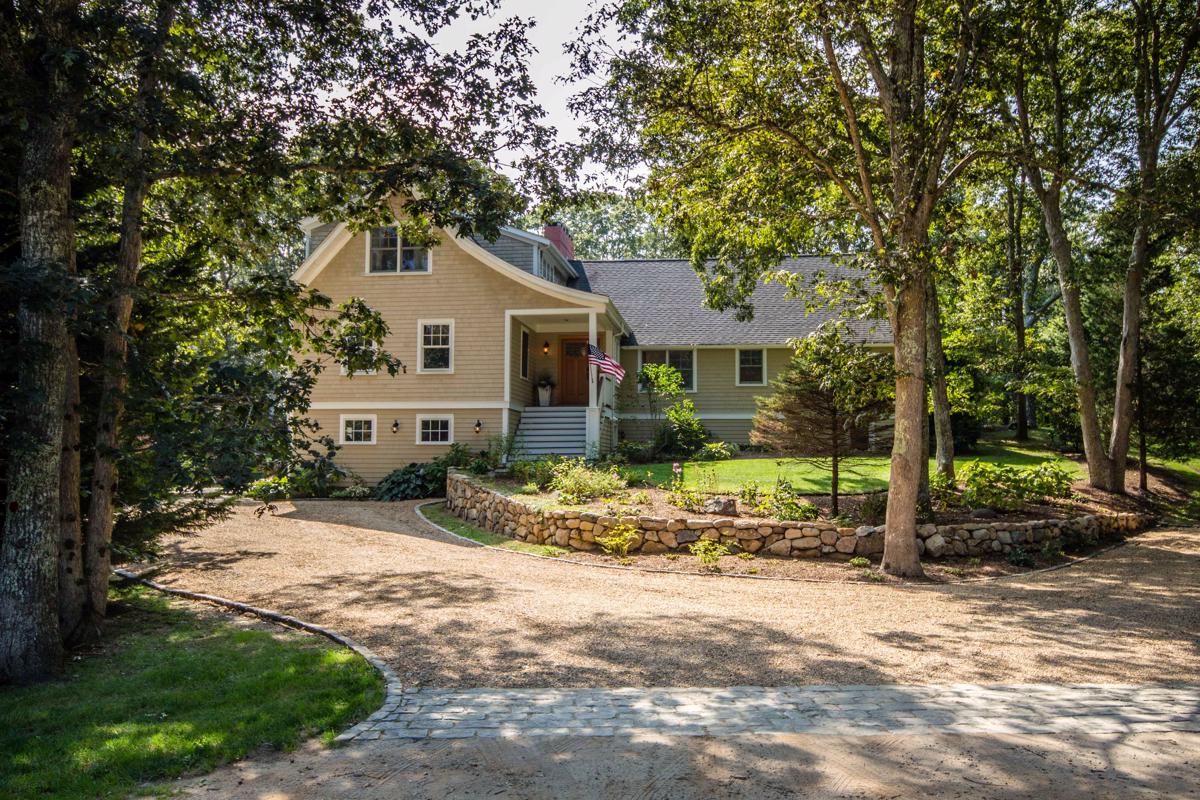 SPACIOUS CUSTOM OAK BLUFFS HOME