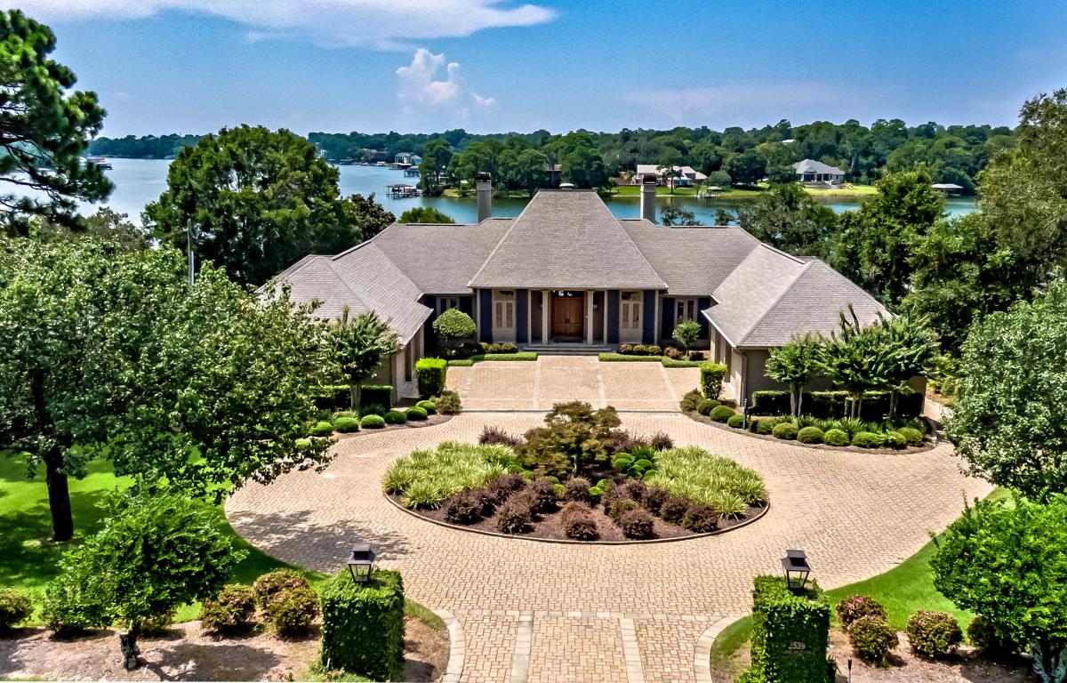 150 FEET ON BAYOU TEXAR WITH GULF OF MEXICO ACCESS