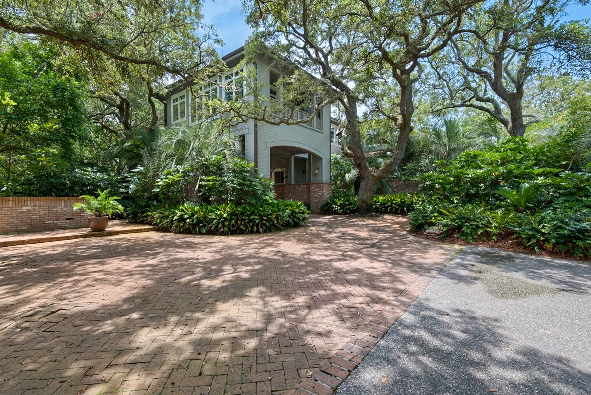 THE HIDDEN GEM OF THE EMERALD COAST Florida Luxury Homes Mansions