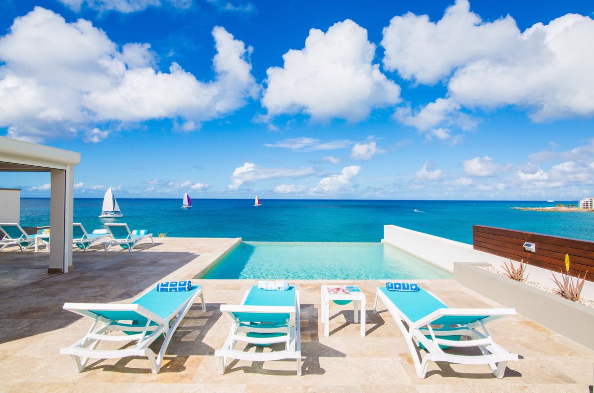 WATERFRONT LIVING AT ITS FINEST