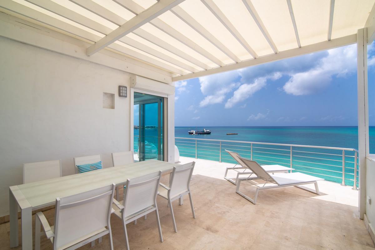 A LUXURIOUS PENTHOUSE WITH BEST VIEWS ON THE ISLAND