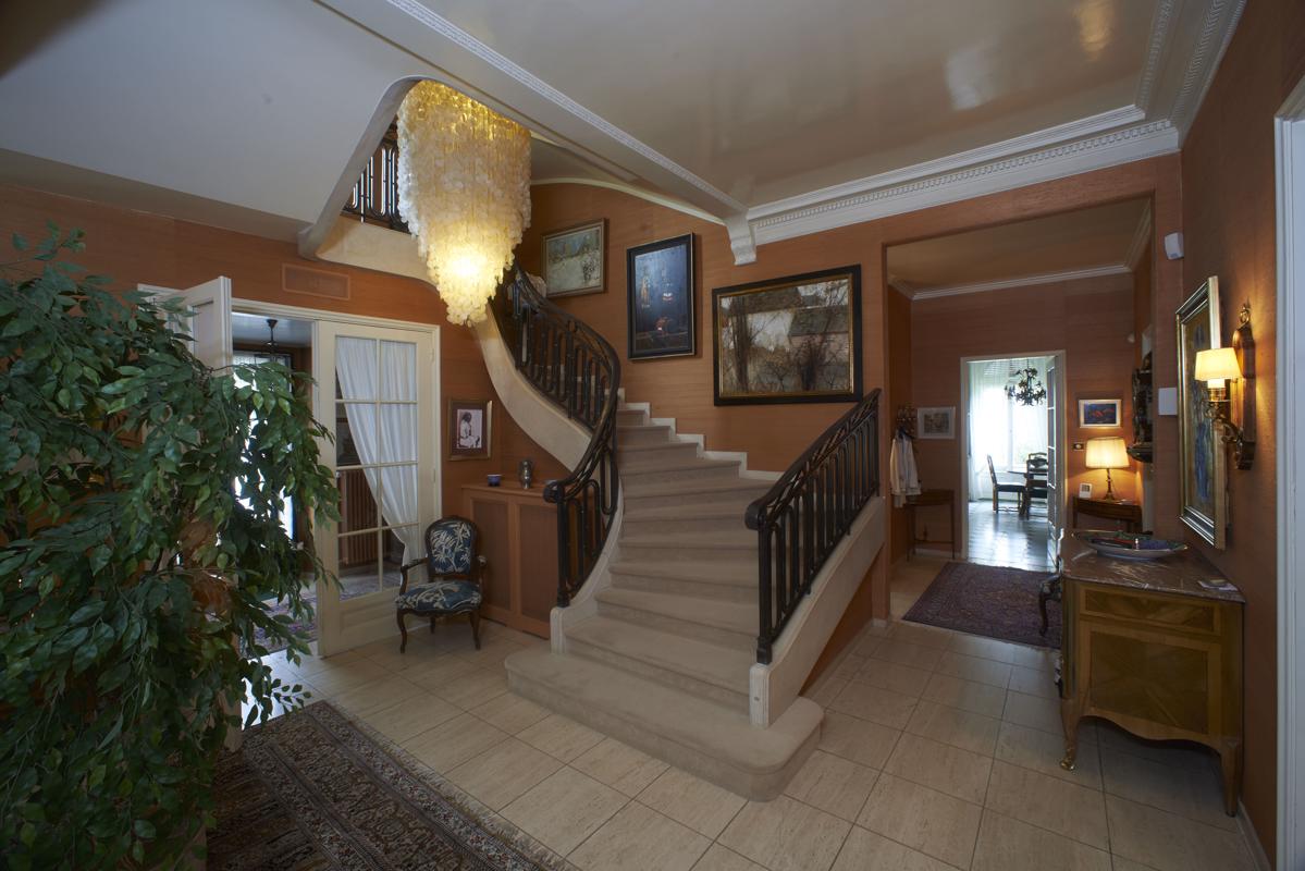 Luxury homes 在制表城的心脏地带的豪宅